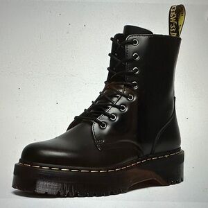 Dr. Martens Jadon 8 Eye Leather Platform Boot.  Worn 1 time for women 9 men8